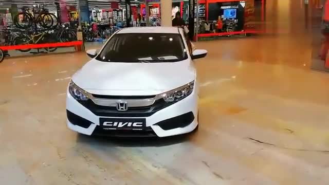 实拍白色本田思域，这颜值忍不住