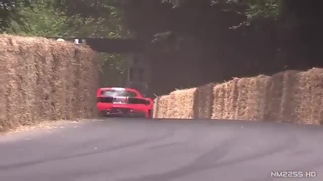 外国赛道实拍欣赏，法拉利超跑合