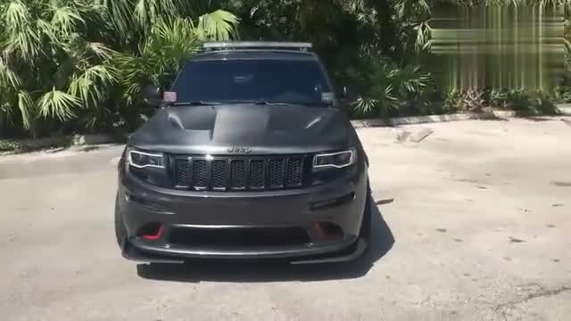 威武霸气，实拍改装JEEP大切诺基SRT