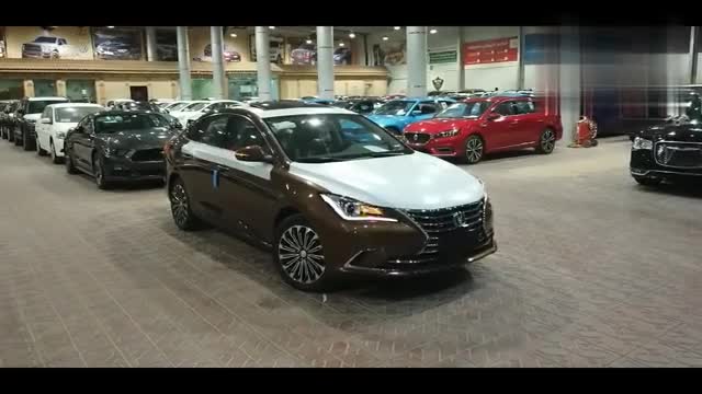 实拍长安逸动，时尚大气颜值真不