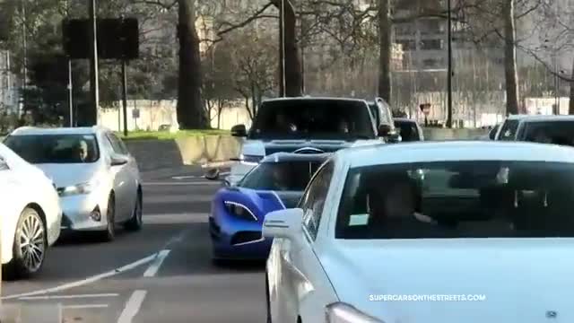 实拍海外街头帅气跑车回头率十