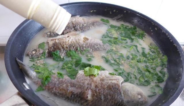 妈妈经常喝这汤,美容养颜抗衰老,肌肤水嫩光滑,50岁像20多岁