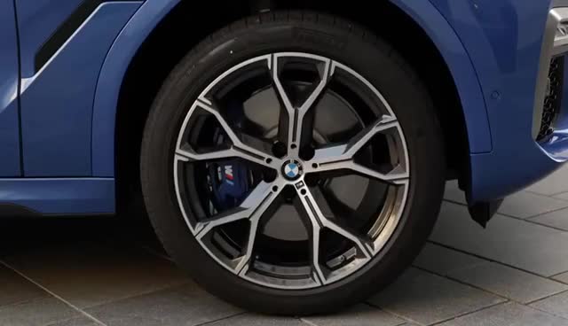 全新宝马X6M50i精致时尚的车轮轮