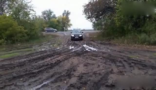 日产奇骏轻度越野实拍