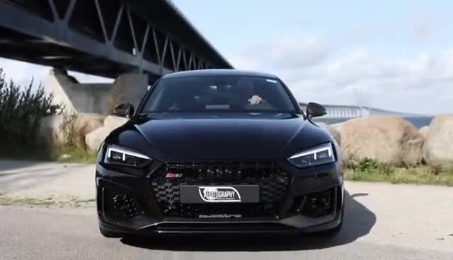 你觉得怎么样，2020款奥迪RS5跑车展示