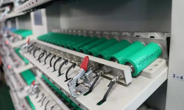 电动车选择锂电池好，还是铅酸电池？修车师傅给你答案！