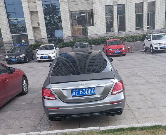 南通开发区街头实拍奔驰C63S AMG，扮猪吃虎的性能猛兽！