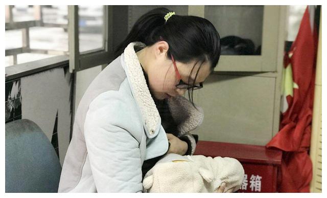 “喂母乳有什么了不起?”情侣霸占哺乳室还嘲讽,宝妈回怼被称赞
