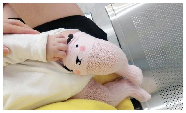“喂母乳有什么了不起?”情侣霸占哺乳室还嘲讽,宝妈回怼被称赞