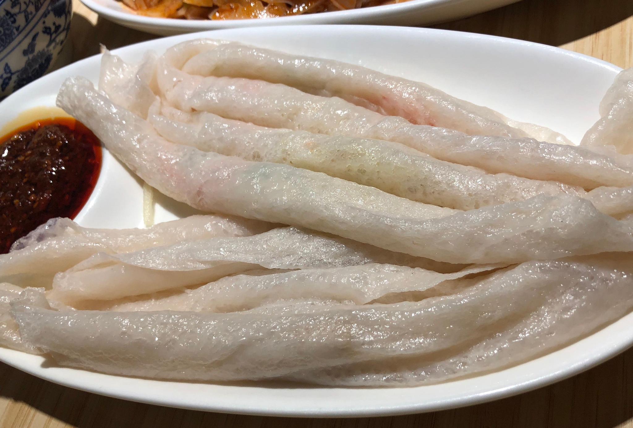 西安北大街有一家开了多年的陕北子长煎饼,和别的煎饼大不一样