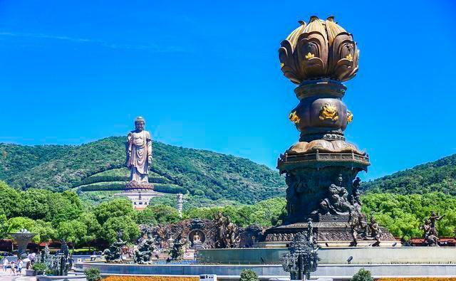 江苏无锡5a级景区,在太湖边的小灵山上,有世界最高释迦牟尼像