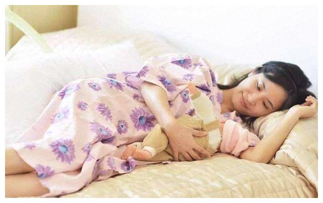 终于熬到宝宝出生,哺乳期宝妈能不能偶尔喝点酒呢