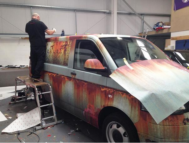 男子将刚买的新车弄的破旧不堪,知道他的用意人们竟然疯狂点赞!休闲区蓝鸢梦想 - Www.slyday.coM 男子将刚买的新车弄的破旧不堪,知道他的用意人们竟然疯狂点赞!休闲区蓝鸢梦想 - Www.slyday.coM