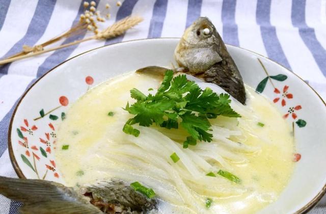 妈妈经常喝这汤,美容养颜抗衰老,肌肤水嫩光滑,50岁像20多岁