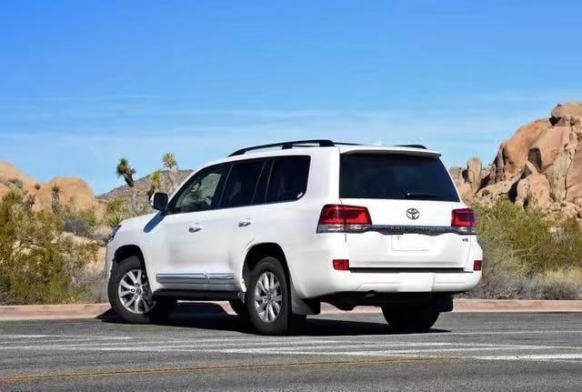 中国版“陆巡”现身街头，比哈弗H9还要硬，18万起就标配四驱