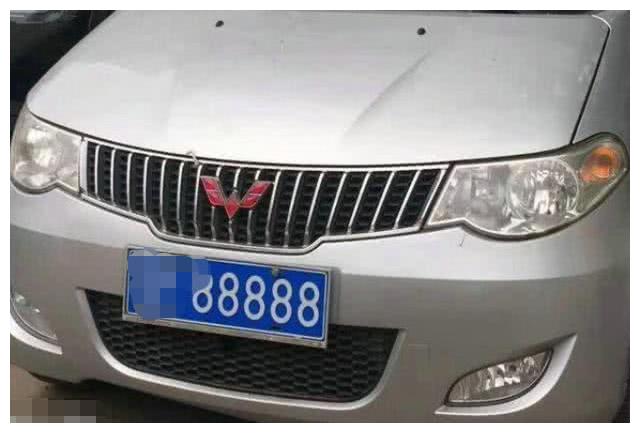 “最低调”五菱面包车,因挂5连号车牌,交警看了都忍不住拦下