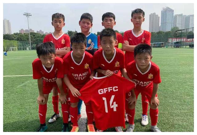 星途俱乐部成立后,李广涵团队在全河南寻找好的足球苗