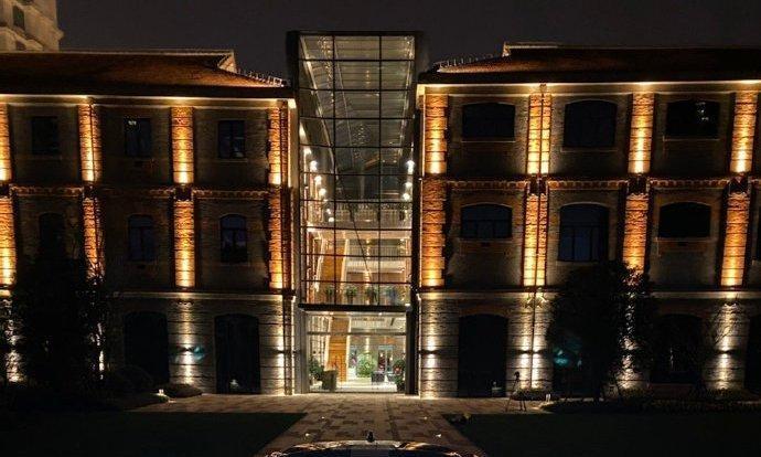 法拉利混动超跑，V8引擎+电机，1000马力，2.3s破百