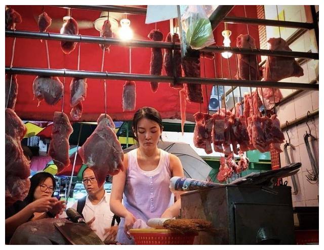 tvb绿叶因演"猪肉婆"备受关注,曾经爆肥,直言应付不了