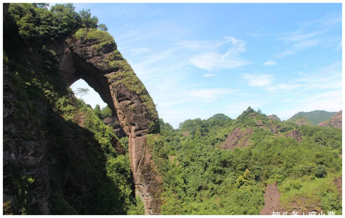 江西两大道教名山,三清山和龙虎山,哪一个更值得一游?