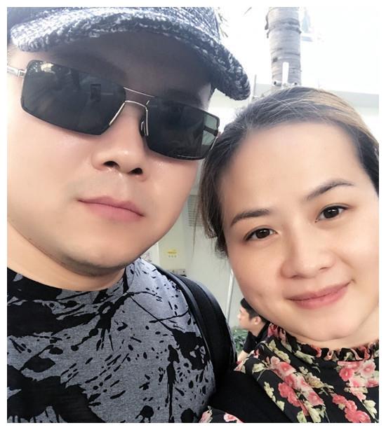 岳云鹏晒自拍,门徒尚筱菊在线吹彩虹屁,妻子郑敏气力坑夫