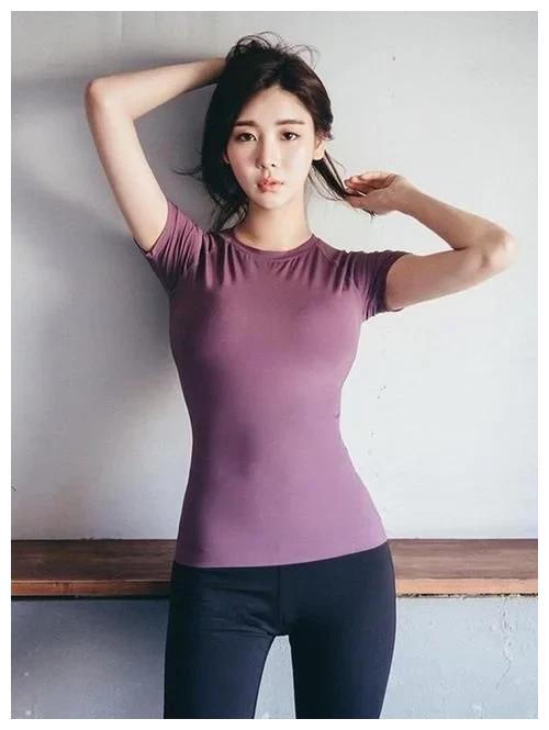 体态轻盈的打底裤美少女,网友:身材不好的女人驾驭不了