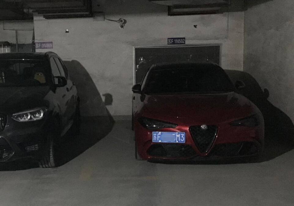 南通通州区某地库实拍阿尔法罗密欧四叶草版，外观充满了战斗感！