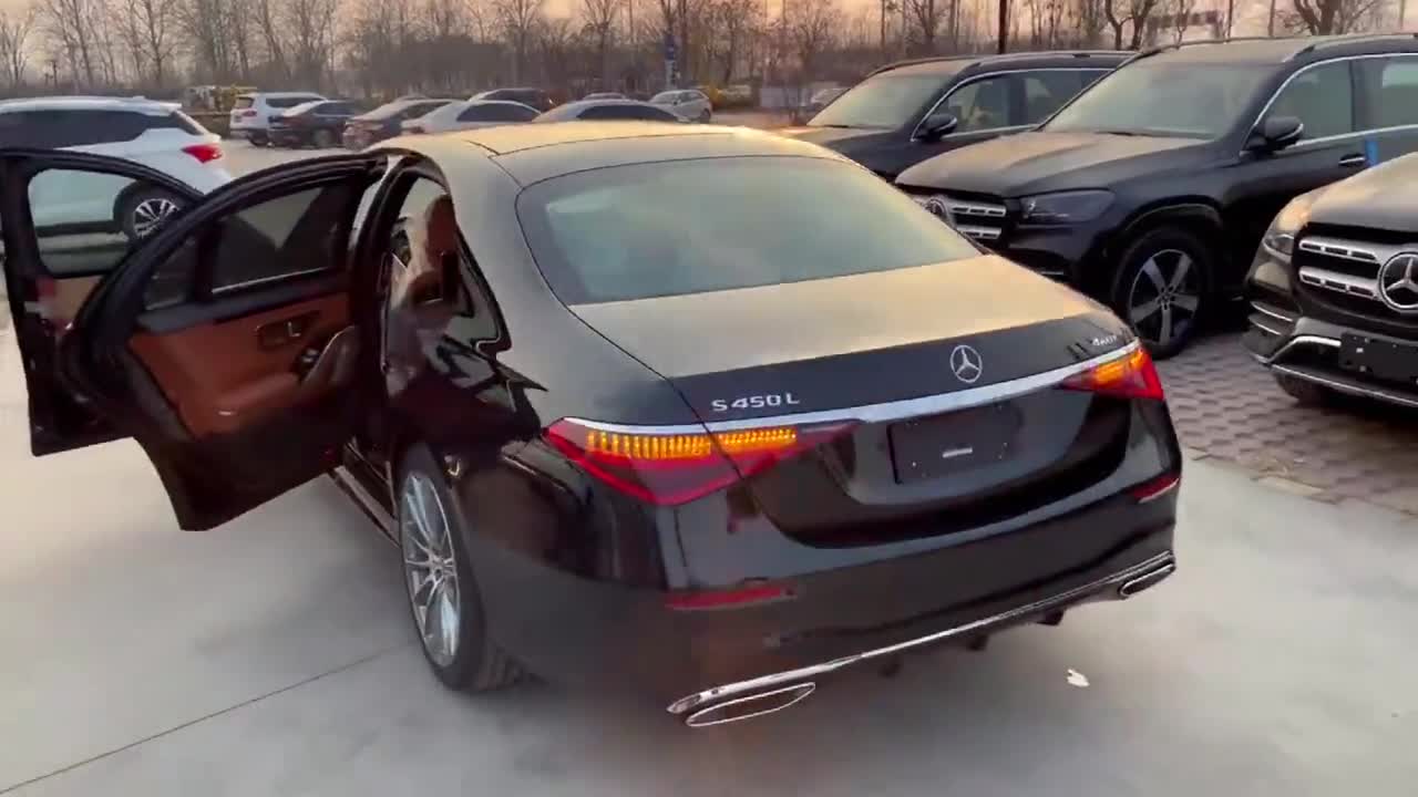 老板刚提的奔驰全新S级，看到实车就知道有多霸气！