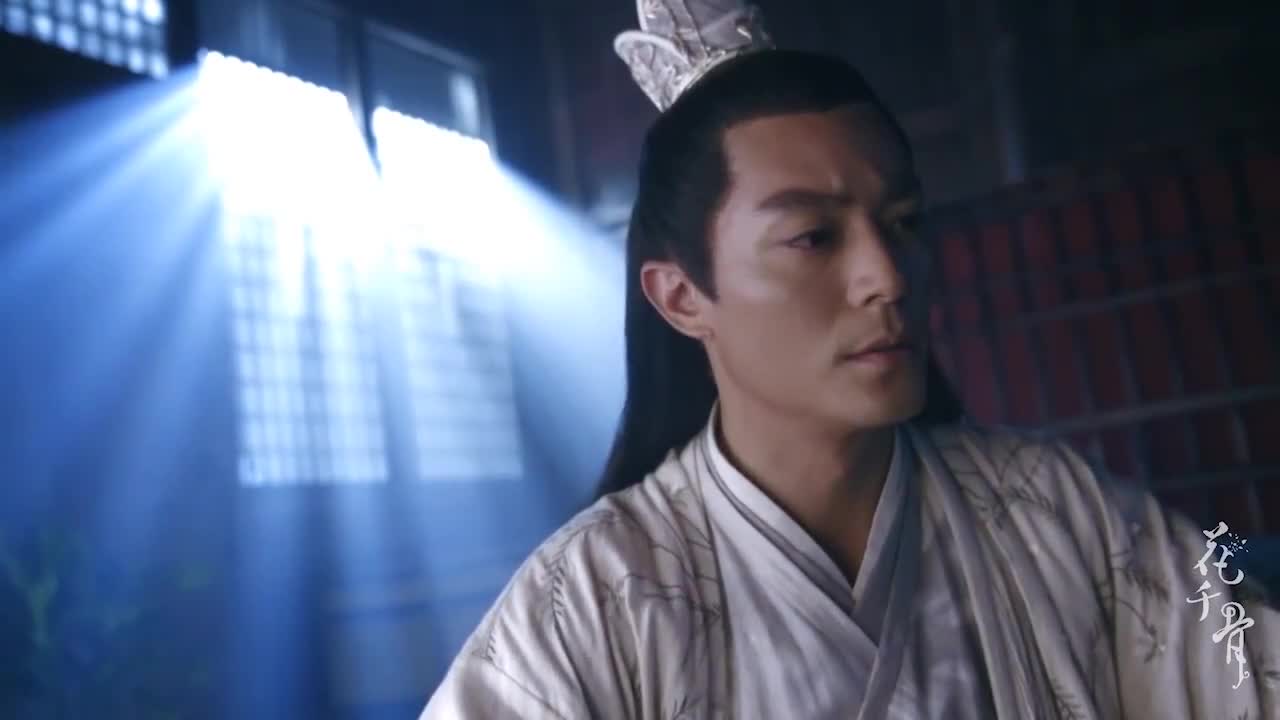 竟有两个尊上小骨身陷环境难醒子画竟进梦境出手干预