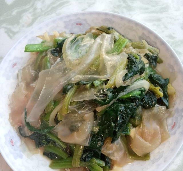 菠菜炒粉皮,爽口又下饭