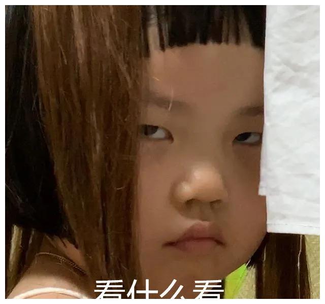 5岁小女孩活成土味大妈,每一帧都是表情包!神态堪称影后级别