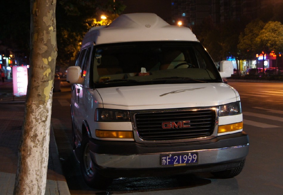 南通海安街头实拍GMC豪华房车，外观低调至极！