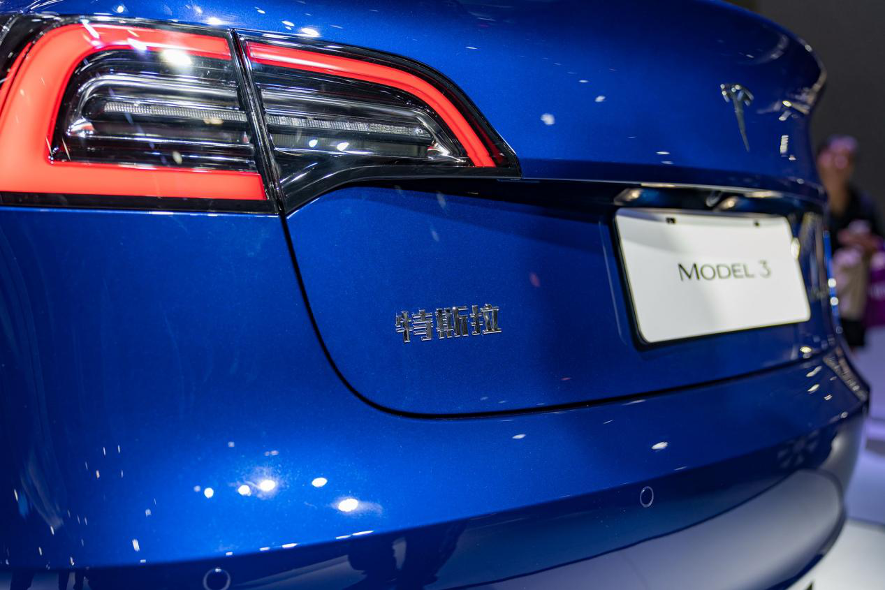 #特斯拉正式调价#30万以上新能源车零补贴?特斯拉、蔚来笑最大声