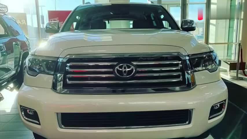 丰田“大号普拉多”进店实拍！搭5.7L，配嵌入中控屏