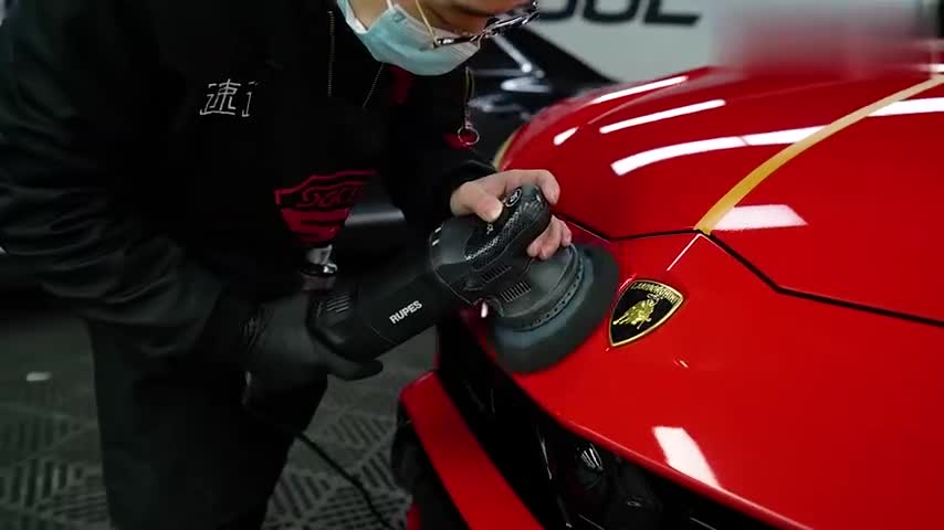 兰博基尼URUS，装贴亮黑色TPU隐形车衣这才是400W的猛兽！