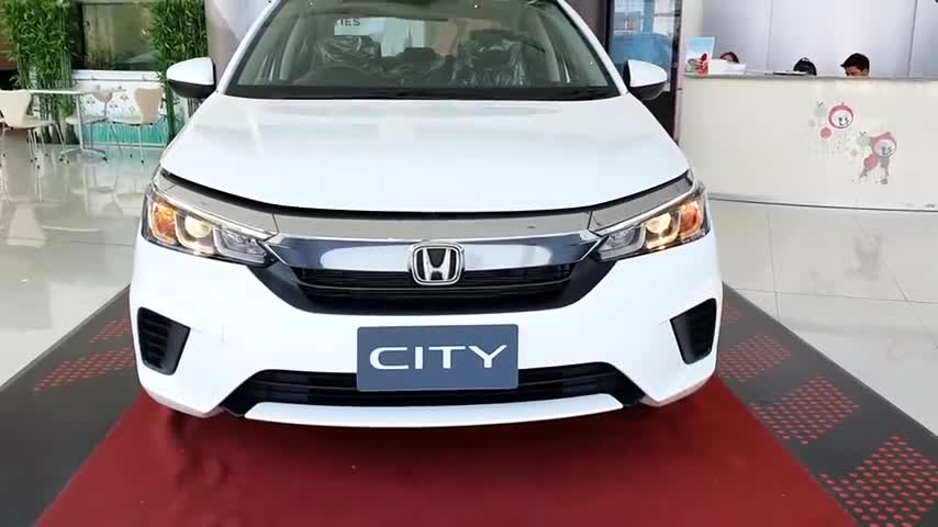 新车到店，实拍2020款本田锋范CVT，颜值高空间大，适合家用！