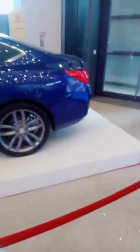 国产红旗HS7和概念车一样漂亮，国