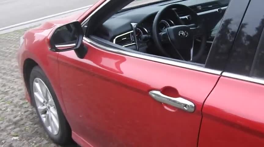 全新凯美瑞内饰实拍！实用为主，细节到位，但这地方还需改进