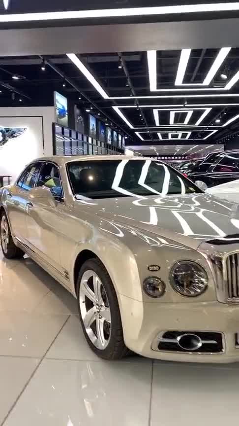宾利最贵的车型，比劳斯莱斯都霸气，价值600万的慕尚！