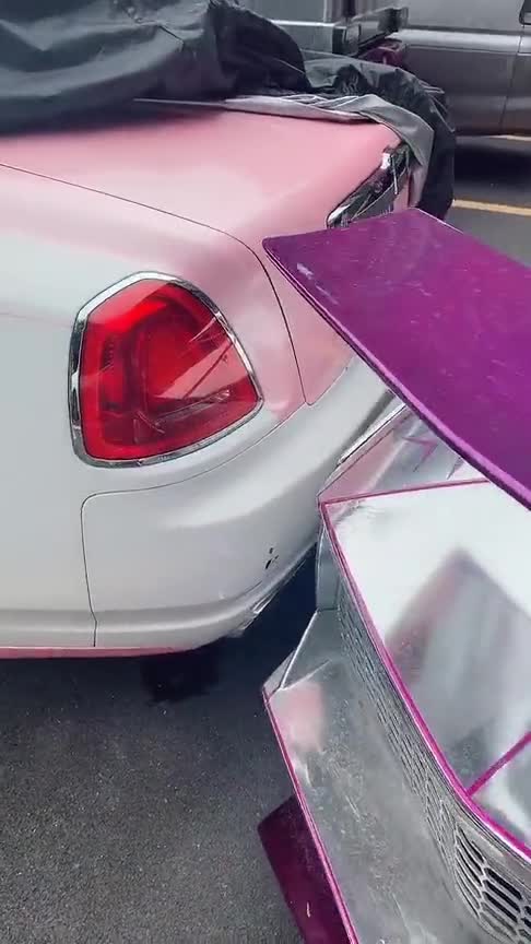 当兰博基尼撞上劳斯莱斯，车主的一句话保险公司都笑了！