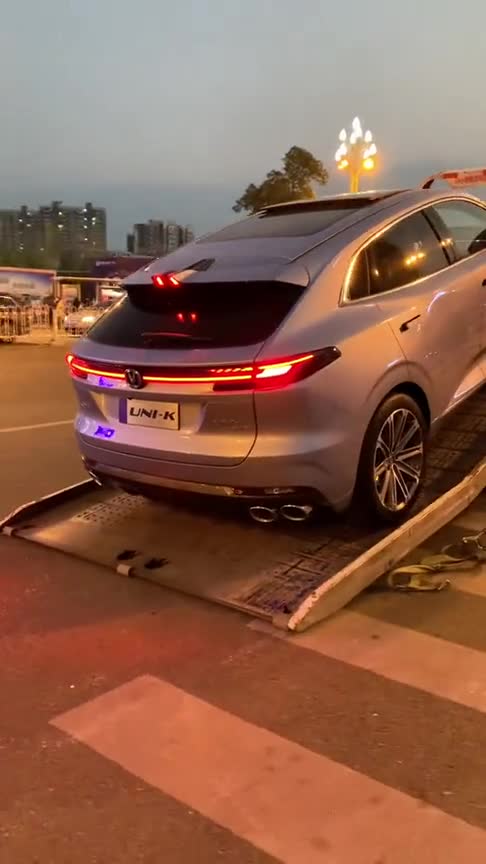 长安全新UNI-K，看到它的尾灯设计，奥迪也黯然失色！