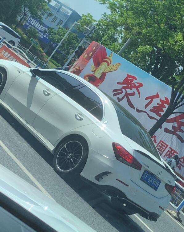 南通港闸区实拍奔驰A35L AMG，小钢炮充满了战斗感！