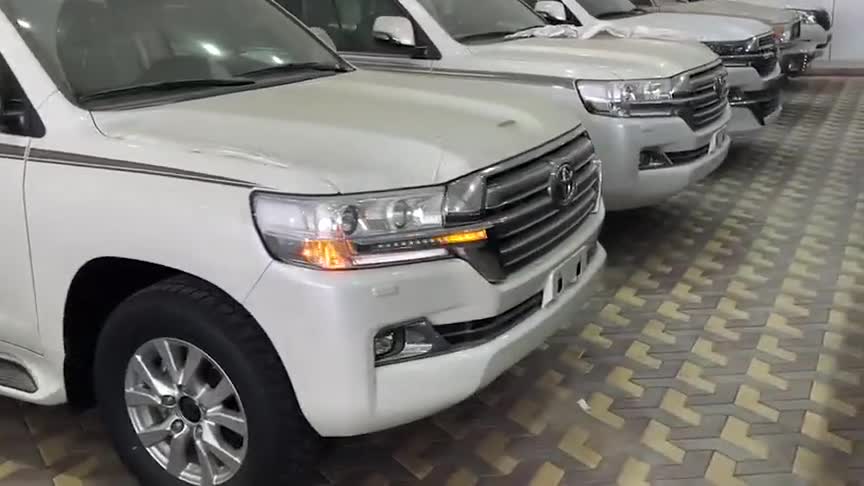 新车展示，2021款丰田兰德酷路泽V8，实车真霸气，还想啥LX570