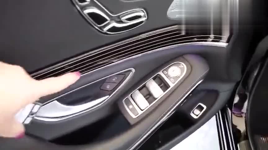 奔驰迈巴赫S550到店实拍