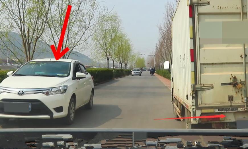 窄路会车别害怕，学会这3个小技巧，新手也成老司机！