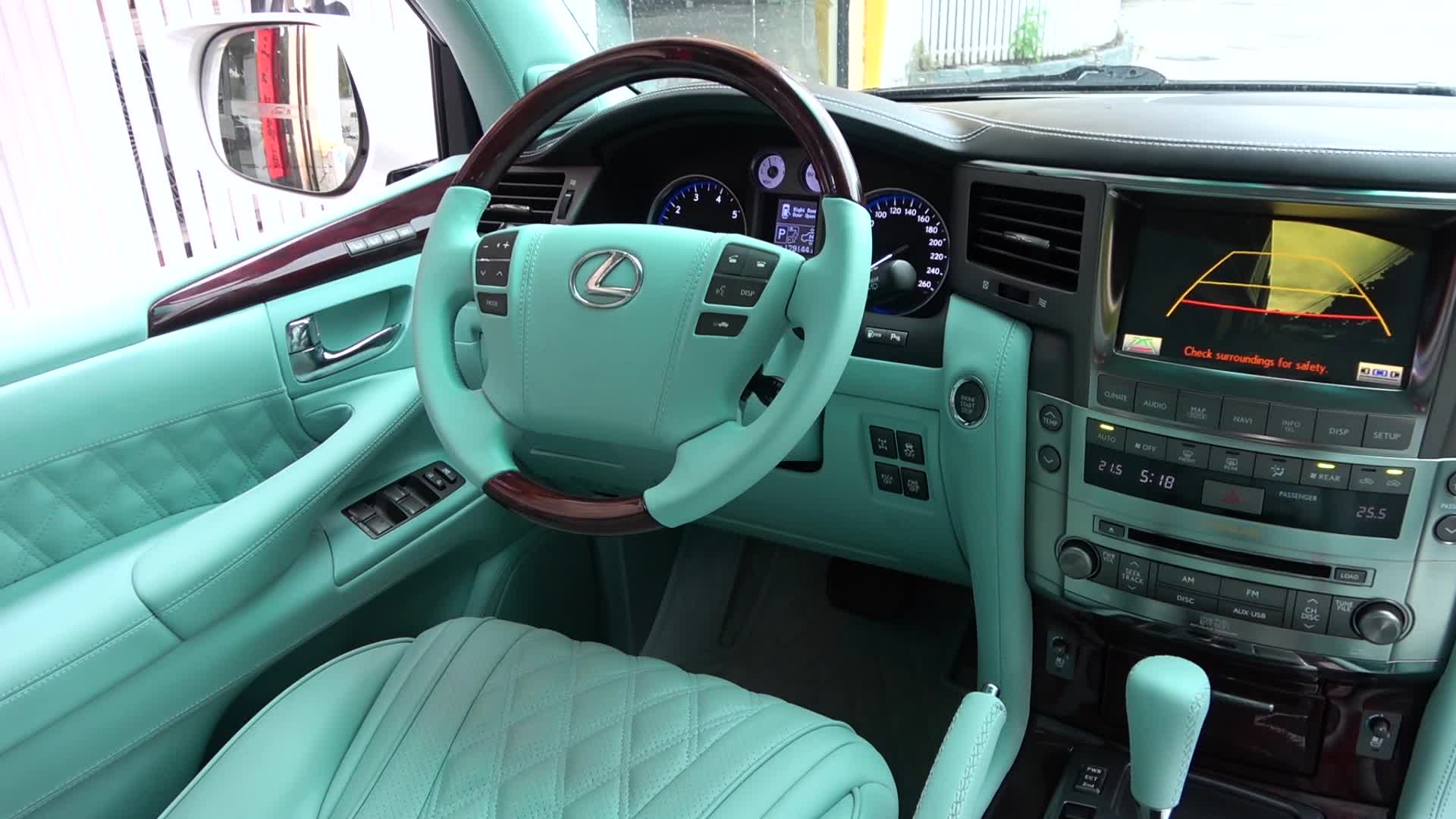 雷克萨斯LX570内饰改装完成，是什么让它秒变矜持？