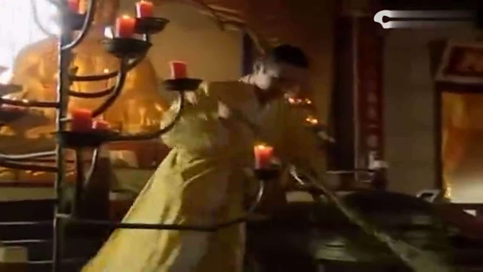 天子:朱元璋不愧为真命天子,在寺院扫地观音石像都为他让道!