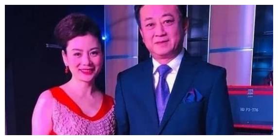 朱军遮羞布刚被扯下，如今妻子也被爆出丑闻