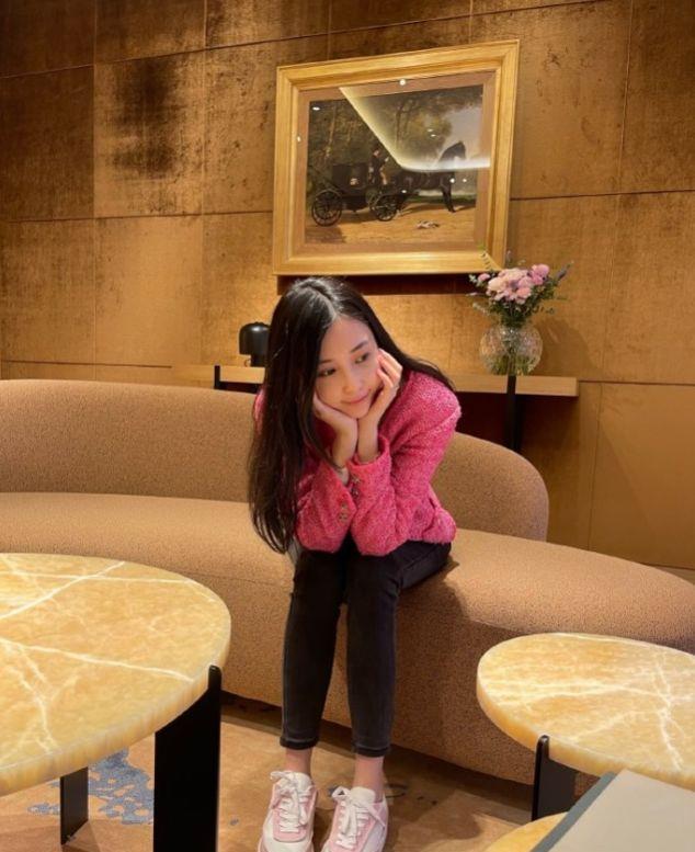 潘玮柏老婆晒美照,打扮时尚美丽