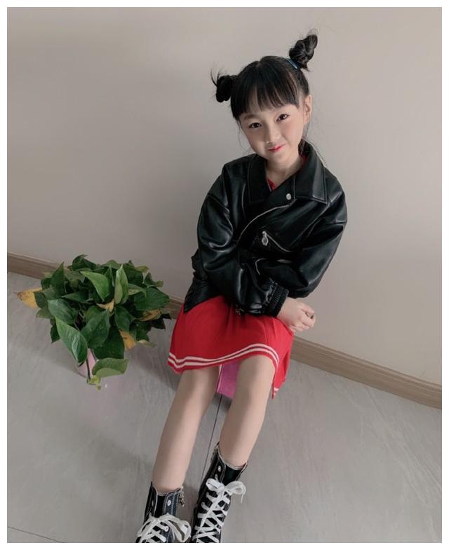 小山竹近照,放假了好心情挡不住,开心卖萌又美又可爱2021-06-08 10:28